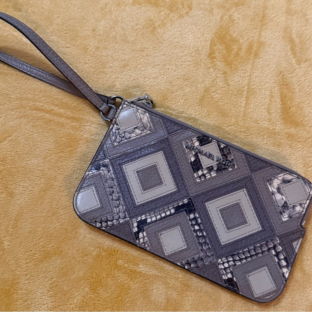Chic Geometric Wristlet Clutch